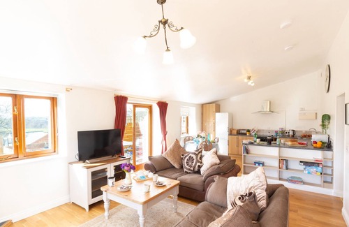 West Buckland Cabaña | Country Cottage for up to 4 & a dog in the Blackdown Hills AONB with log burner
