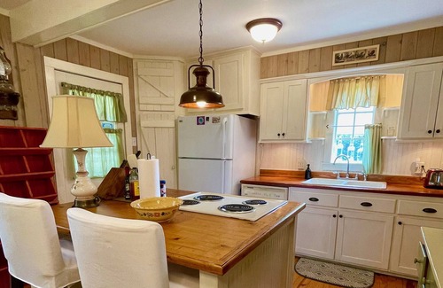 Memphis Casa | Country Cottage near University of Memphis