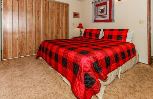 Big Bear City Casa | Country Cottage