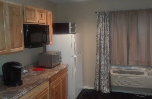Cisco Apartamento | Eficiencia del país en 73 acres arbolados con estanque