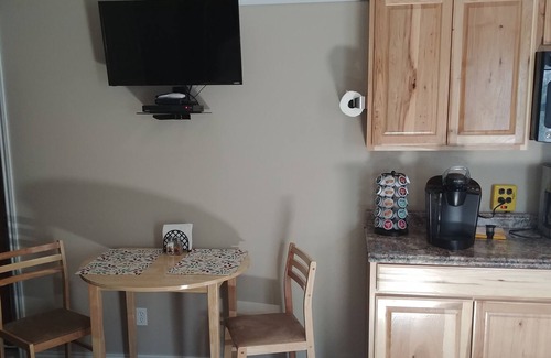 Cisco Apartamento | Eficiencia del país en 73 acres arbolados con estanque