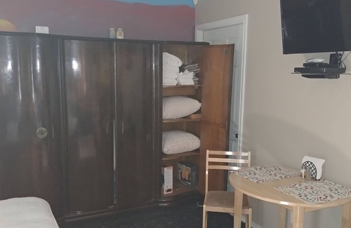 Cisco Apartamento | Eficiencia del país en 73 acres arbolados con estanque
