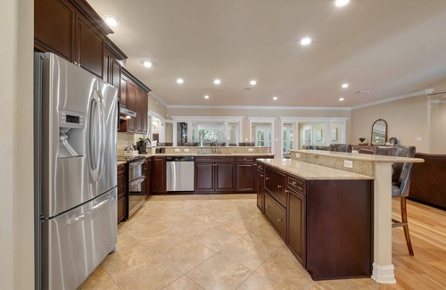 Havana Casa | Country Estate on private 6 acres. 5bed/6bath w/Movie Room and Pool Table