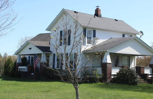 Rock Creek Casa | Country Farmhouse in Ohio Wine Country