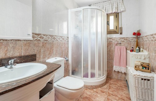 Corbera De Llobregat Casa | Casa de campo Antonio y Maria Rosa con vistas a la montaña, piscina y Wi-Fi