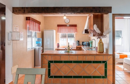 Marchena Casa | Casa rural 'Buhaira' con piscina privada, Wi-Fi y aire acondicionado
