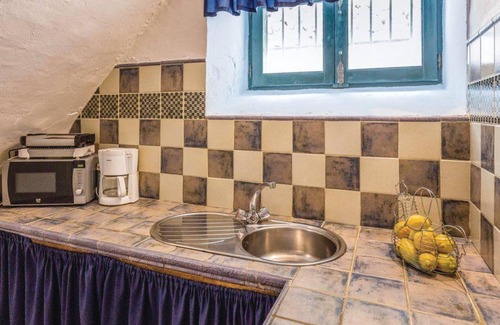 Cuevas del Becerro Casa | Casa rural 'Paraje El Saltadero' con vistas a la montaña, piscina privada y Wi-Fi