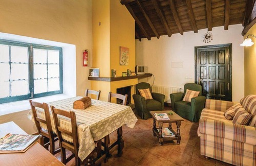 Cuevas del Becerro Casa | Casa rural 'Paraje El Saltadero' con vistas a la montaña, piscina privada y Wi-Fi