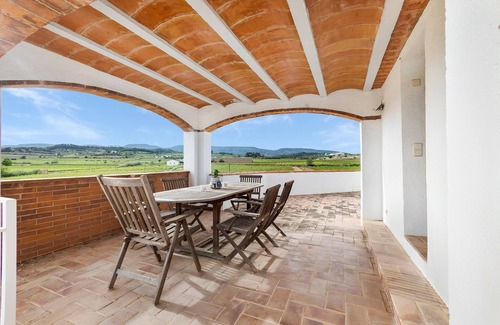 San Martin Sarroca Villa | Casa rural 'Cal Eloi Janet' con vistas a la montaña, piscina privada y Wi-Fi