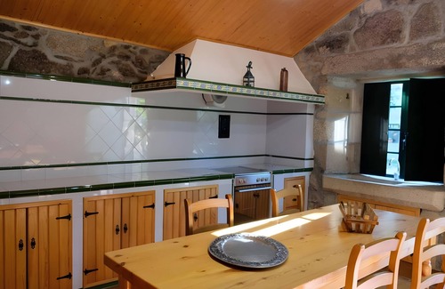 Portas Casa | Casa rural 'A Viña Do Souto' con vistas a la montaña, terraza privada y jardín privado