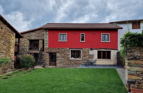 Pepín Casa | Casa rural 'Aldea Rural A Cortiña Casa' con vistas a la montaña, piscina compartida y Wi-Fi