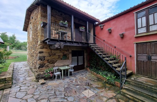 Pepín Casa | Casa rural 'Aldea Rural A Cortiña Apartamento 2' con vistas a la montaña, piscina compartida y Wi-Fi