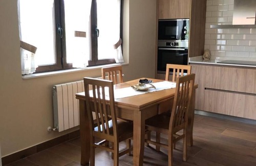 Corao Casa | Casa rural 'Apartamento 1' con vistas a la montaña, jardín privado y Wi-Fi