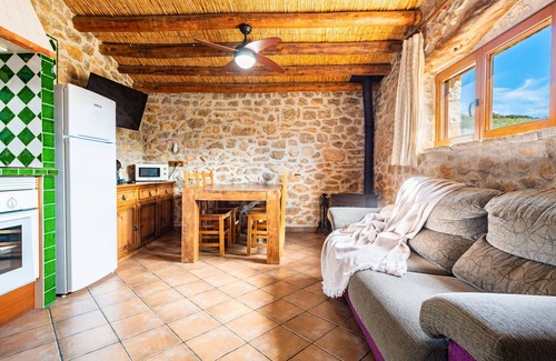 Vilar de Canes Casa | Casa rural 'Casa Dragons' con vistas a la montaña, piscina compartida y Wi-Fi