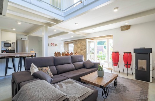 As Neves Casa | Casa rural 'Cándido' con vistas a la montaña, piscina privada y Wi-Fi