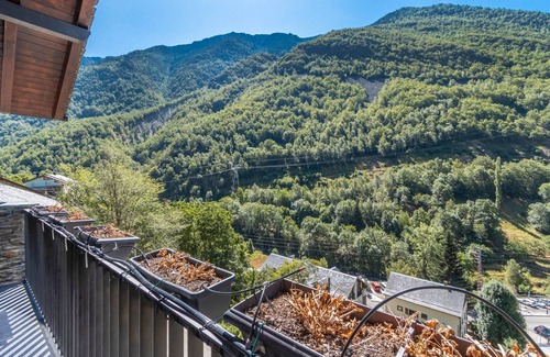 Tavascan Casa | Casa rural 'Casa Guillem 2' con vistas al lago, Wi-Fi y aire acondicionado