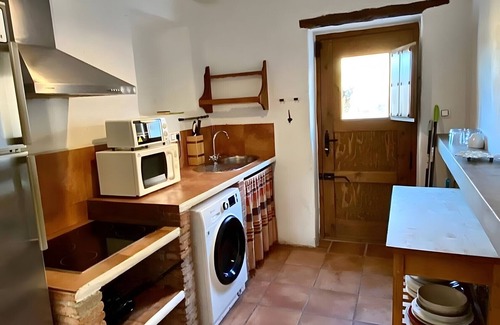 Taberno Casa | Casa rural 'Casa Leontino' con vistas a la montaña, piscina compartida y Wi-Fi