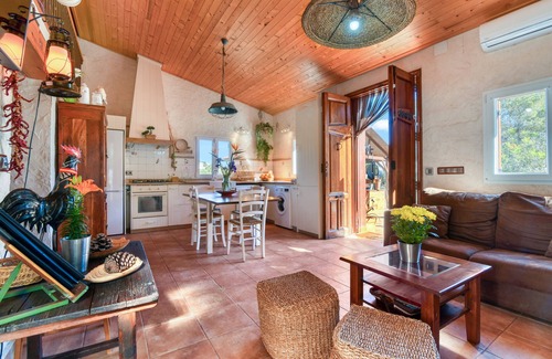 Pedreguer Casa | Casa rural 'El Castellet De L'Ocaive' con vistas a la montaña, Wi-Fi y aire acondicionado