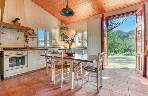 Pedreguer Casa | Casa rural 'El Castellet De L'Ocaive' con vistas a la montaña, Wi-Fi y aire acondicionado