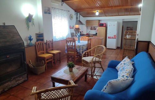 Moratalla Villa | Casa rural 'El Serrano' con vistas a la montaña, Wi-Fi y aire acondicionado