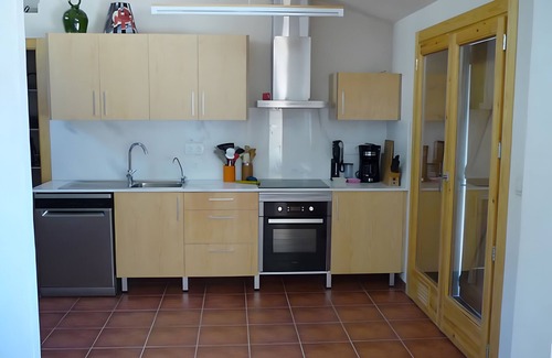 Ibi Casa | Casa rural 'Estela' con vistas a la montaña, piscina compartida y Wi-Fi