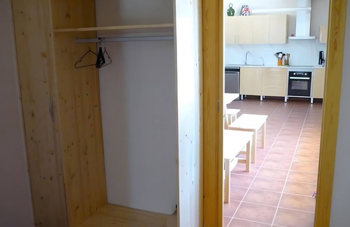 Ibi Casa | Casa rural 'Estela' con vistas a la montaña, piscina compartida y Wi-Fi