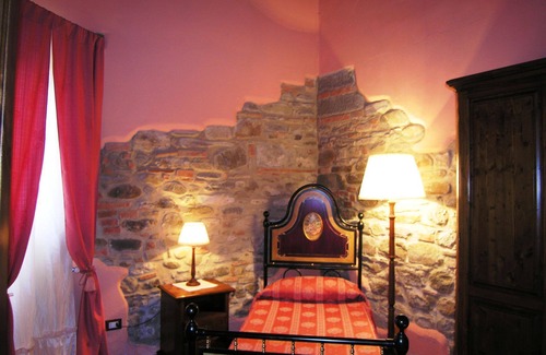 Vicchio Otro | Country House /Farm House in Santo Stefano with 5 bedrooms sleeps 9