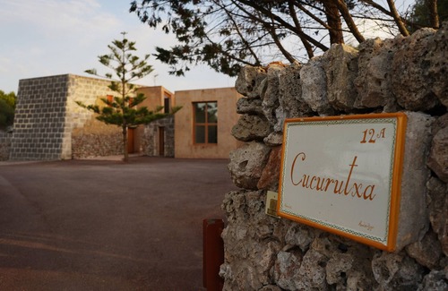 Llucmacanes Casa | Casa de campo en Mahón, ideal para familias