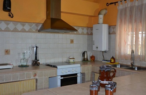 Camporrobles Casa | Country House 'Las Nogueras De Camporrobles' with Mountain View, Private Terrace and Wi-Fi