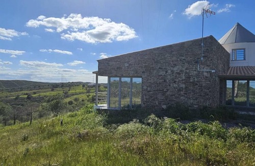 Alcoutim Casa | Country House 'Moinho' with Mountain View, Wi-Fi, and Air Conditioning