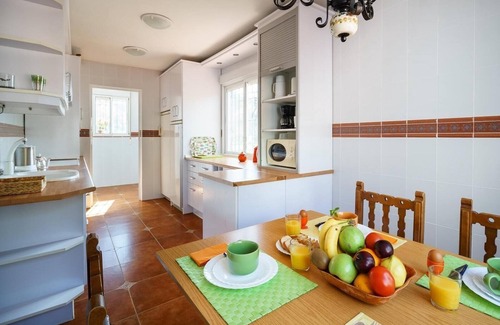 Malaga-Este Casa | Casa rural 'Santa Matilde Málaga' con vistas al mar, Wi-Fi y aire acondicionado