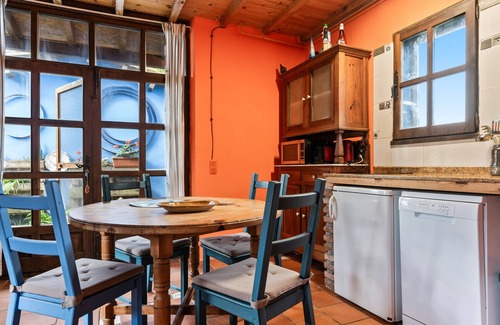 Villaviciosa Casa | Casa rural 'Suite Alfar' con terraza privada, jardín privado y Wi-Fi