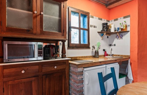 Villaviciosa Casa | Casa rural 'Suite Alfar' con terraza privada, jardín privado y Wi-Fi