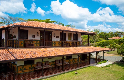 Armenia Chalet De Esquí | Casa De Campo Con Piscina Y Jacuzzi - A 10 minutos Del Parque Del Cafe Colombia
