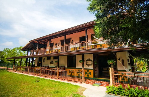 Armenia Chalet De Esquí | Casa De Campo Con Piscina Y Jacuzzi - A 10 minutos Del Parque Del Cafe Colombia