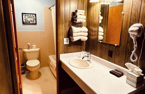 Bison Hotel | Country Inn Motel - Charming 11 room motel with AC, WiFi located in Bison, SD.
