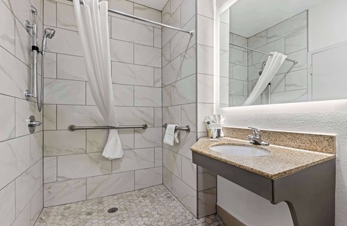 Port Wentworth Hotel | Country Inn & Suites by Radisson, Savannah I-95 North, GA
