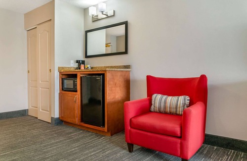 Rossford Hotel | Country Inn & Suites by Radisson, Rossford - Toledo South