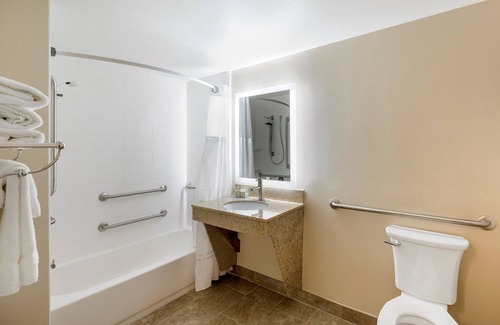 Grandville Hotel | Country Inn & Suites by Radisson, Grandville-Grand Rapids West, MI