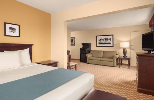 Downtown Hotel | Country Inn & Suites by Radisson, Sioux Falls, SD