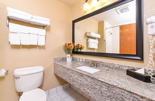 Downtown Hotel | Country Inn & Suites by Radisson, Sioux Falls, SD