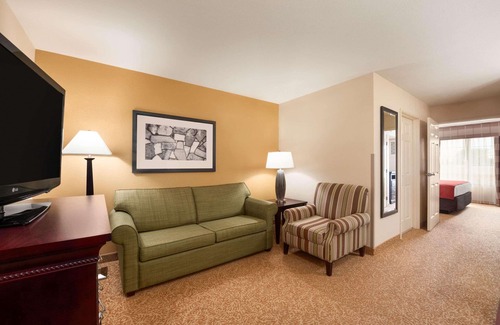 Minot Hotel | Country Inn & Suites by Radisson, Minot, ND