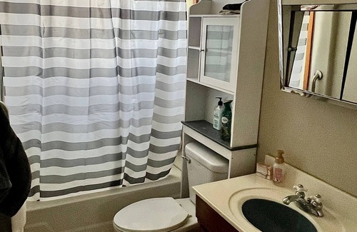 Westerville Otro | Country life secluded in an all original Victorian home. Breathtaking porch view