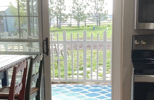 Centennial Apartamento | Country Living for Grandparents, Travel Nurses and Execs!