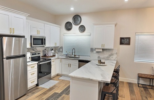 Modesto Casa | Country living in the city!