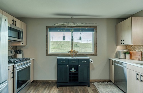 Menoken Otro | Country Living with Modern Amenities and Hot Tub