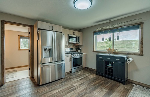 Menoken Otro | Country Living with Modern Amenities and Hot Tub