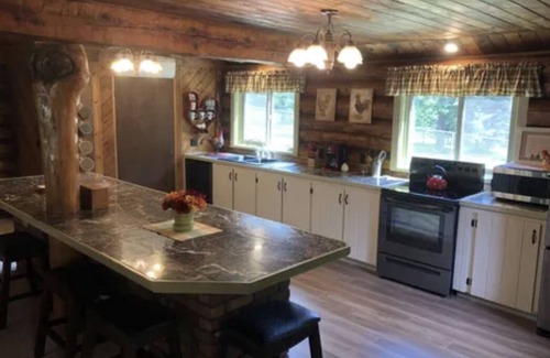 Hayden Cabina | Country lodge 15 min. from all your needs!