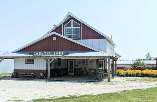 Seward County Casa | Country Loft - Restored Barn