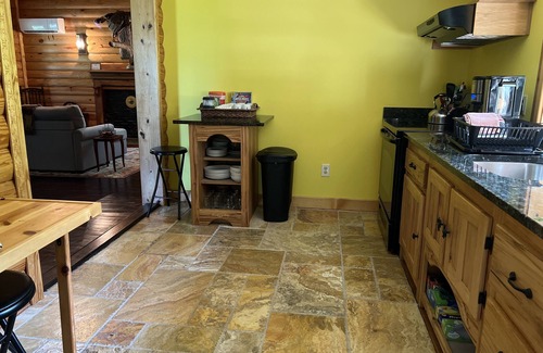 Lynnville Cabina | Country log cabin in beautiful middle Tennessee